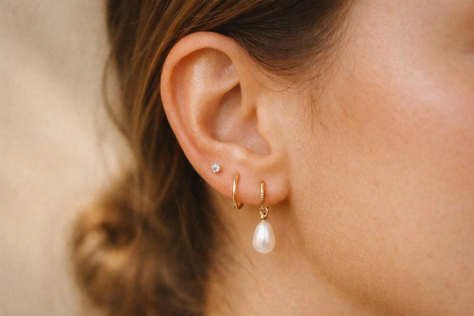 apprenez à créer des boucles d’oreilles originales et harmonieuses lorsque vous avez 3 trous aux oreilles. conseils, idées de styles et astuces pour sublimer votre look.